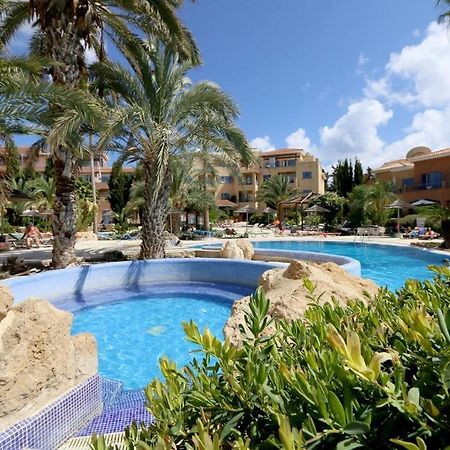 Stylish 1 bedroom apartment in Limnaria Gardens Paphos Kamer foto