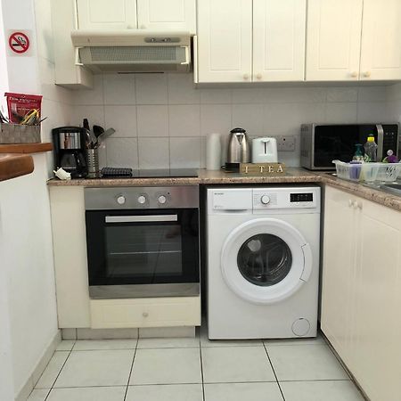 Stylish 1 bedroom apartment in Limnaria Gardens Paphos Buitenkant foto