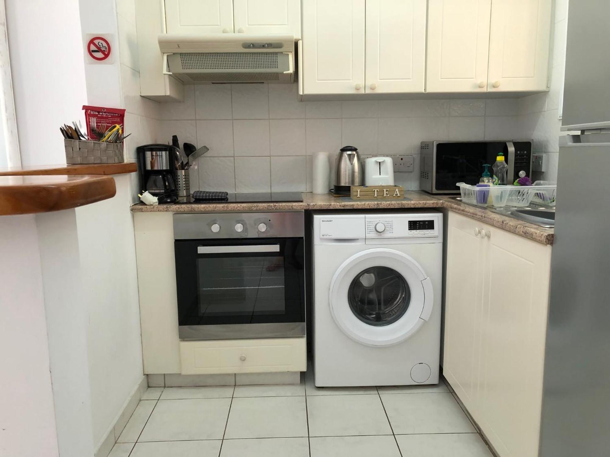 Stylish 1 bedroom apartment in Limnaria Gardens Paphos Buitenkant foto