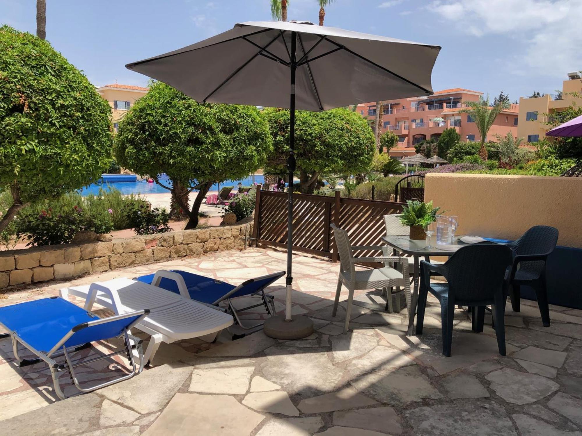Stylish 1 bedroom apartment in Limnaria Gardens Paphos Buitenkant foto