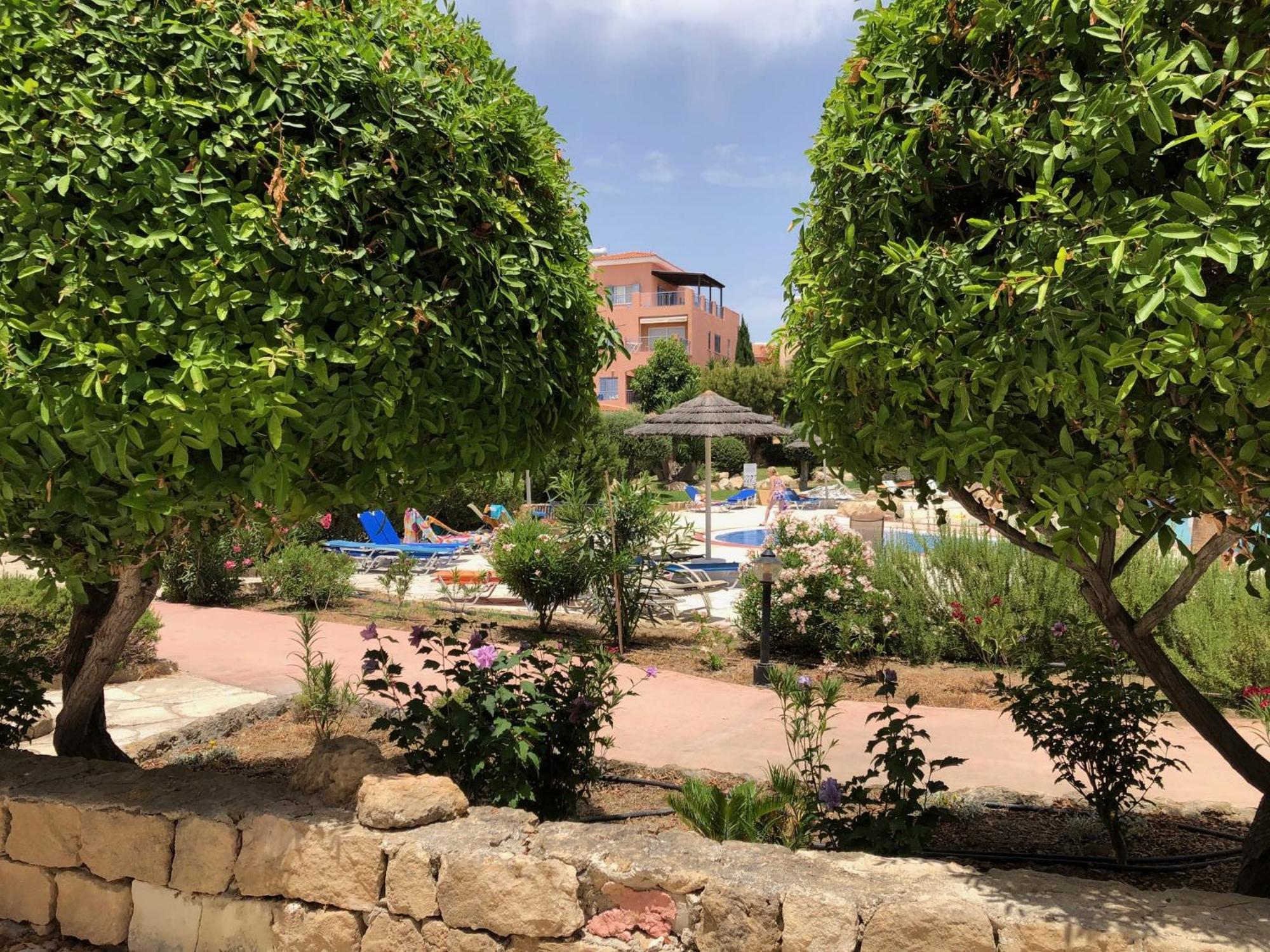 Stylish 1 bedroom apartment in Limnaria Gardens Paphos Buitenkant foto