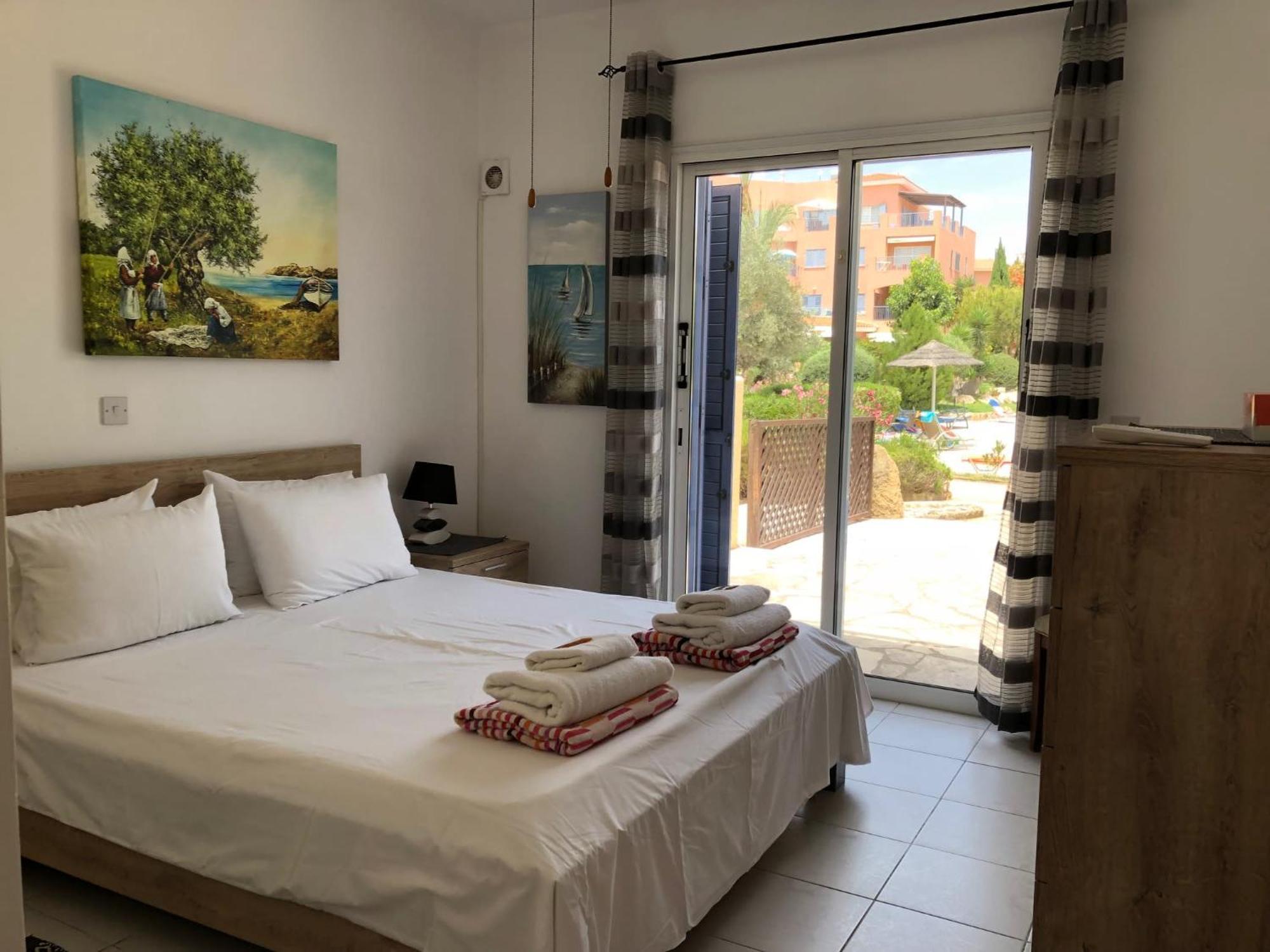 Stylish 1 bedroom apartment in Limnaria Gardens Paphos Buitenkant foto