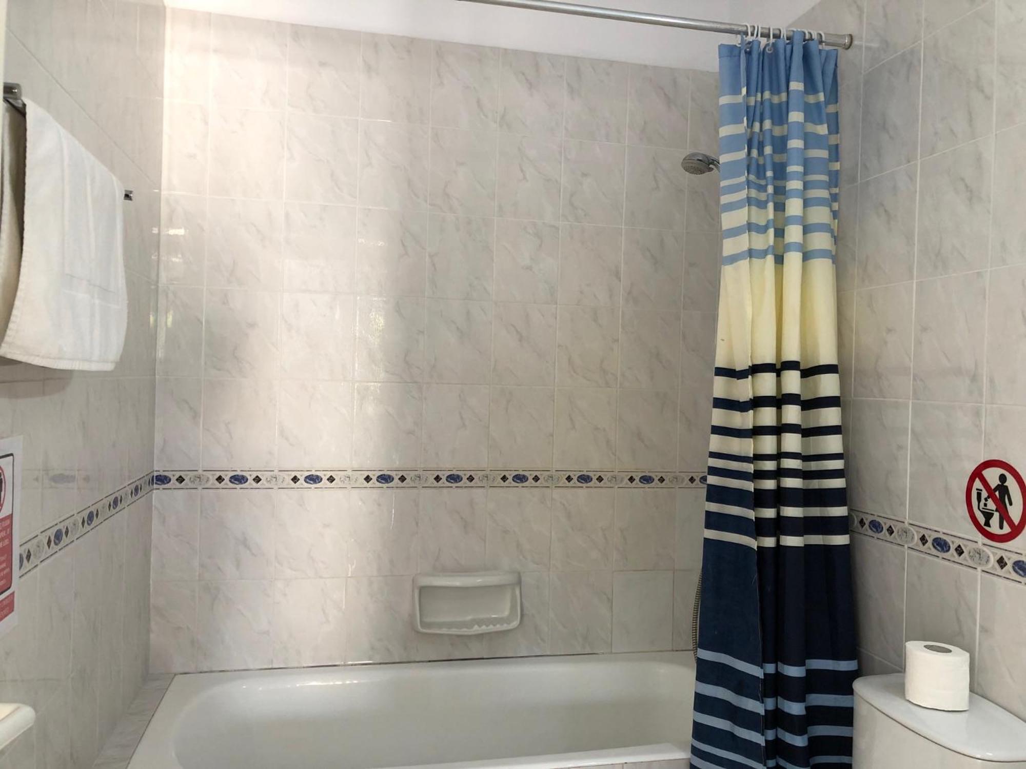 Stylish 1 bedroom apartment in Limnaria Gardens Paphos Buitenkant foto