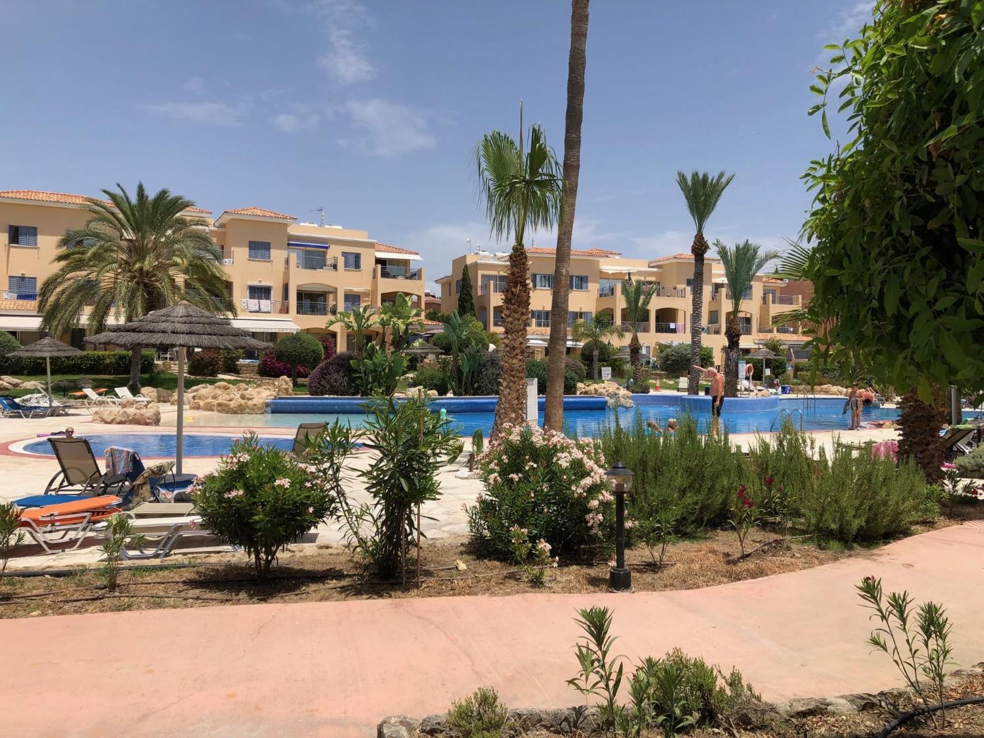 Stylish 1 bedroom apartment in Limnaria Gardens Paphos Buitenkant foto