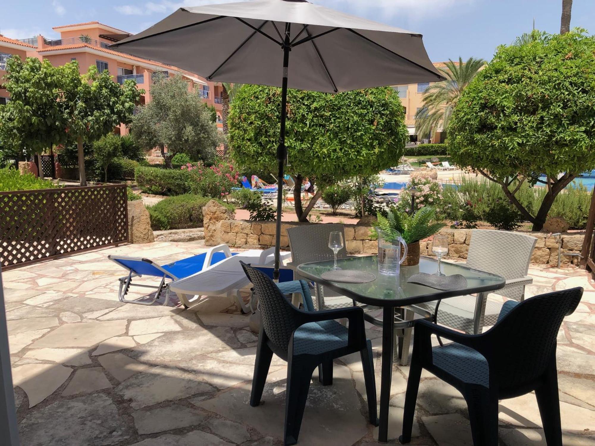 Stylish 1 bedroom apartment in Limnaria Gardens Paphos Buitenkant foto